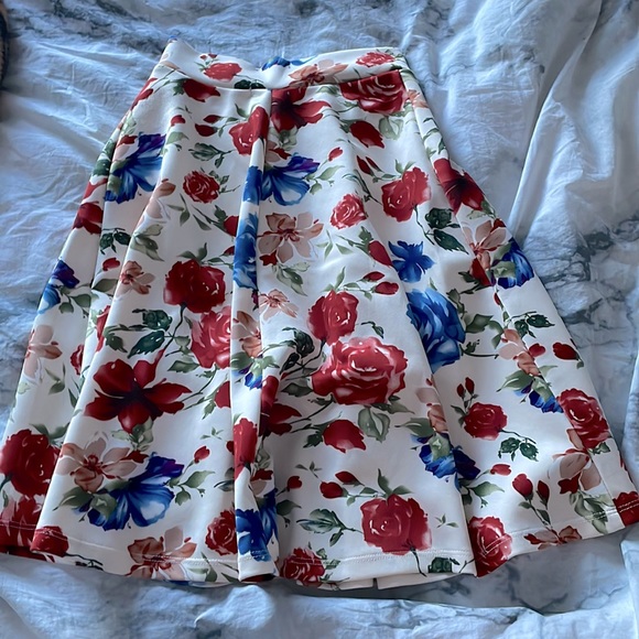 Floral A-line flowy skirt XS - Picture 4 of 4